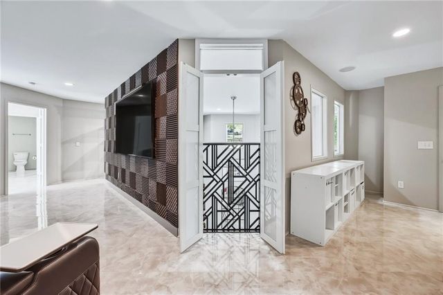232 Waters Lake Drive, Woodstock, GA 30188