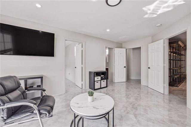 232 Waters Lake Drive, Woodstock, GA 30188