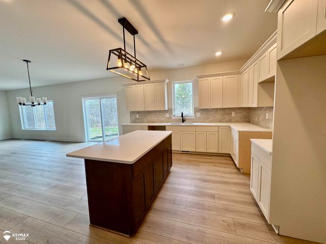 8092 Peninsula Circle, Mundy Twp, MI 48439