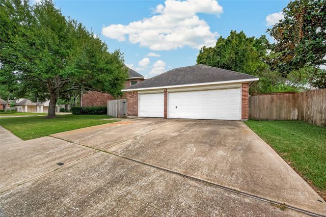 2602 Pinebend Drive, Pearland, TX 77584