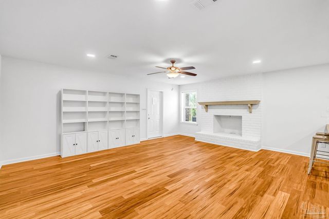 6852 Lake Joanne Dr, Pensacola, FL 32506