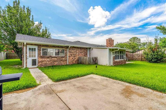6852 Lake Joanne Dr, Pensacola, FL 32506