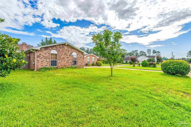 6852 Lake Joanne Dr, Pensacola, FL 32506