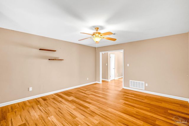 6852 Lake Joanne Dr, Pensacola, FL 32506