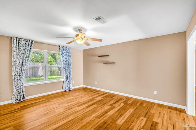6852 Lake Joanne Dr, Pensacola, FL 32506