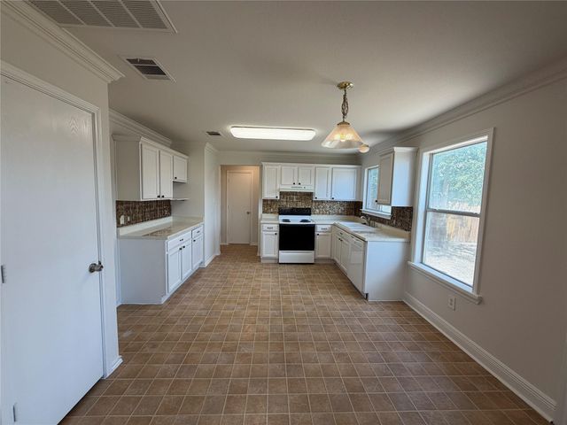 101 Gillespie LN, Elgin, TX 78621