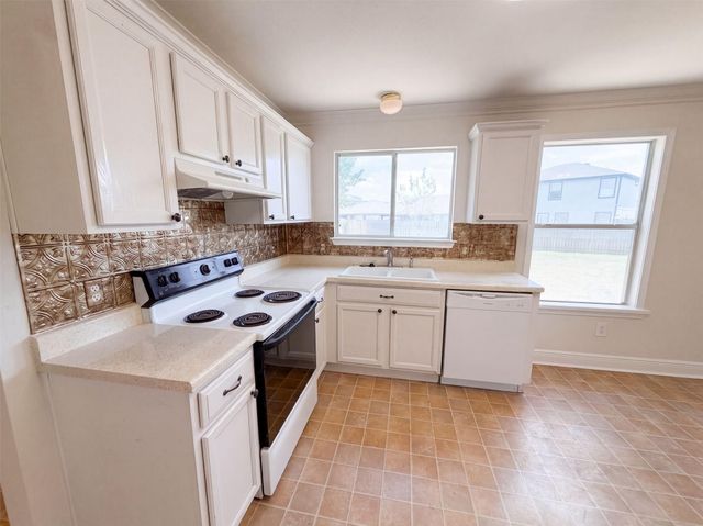 101 Gillespie LN, Elgin, TX 78621