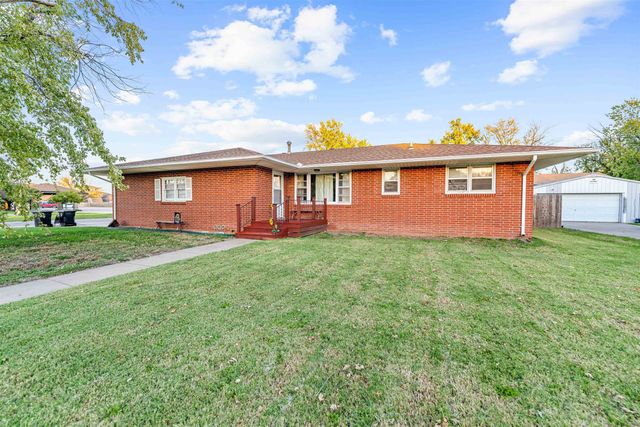 2745 Melanie Ln, Salina, KS 67401