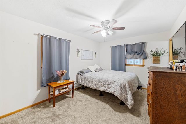 2745 Melanie Ln, Salina, KS 67401