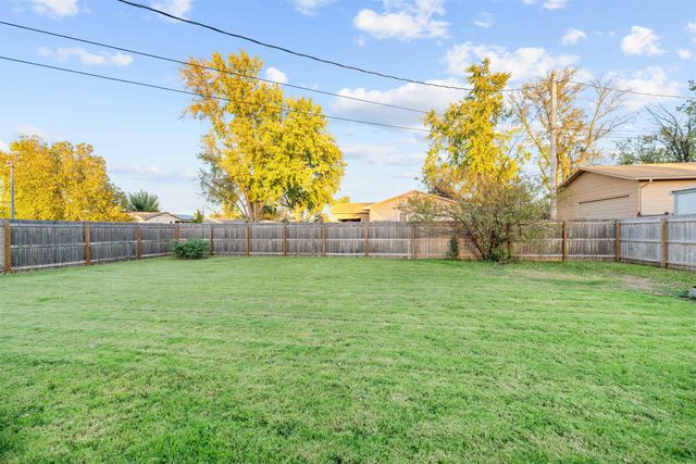 2745 Melanie Ln, Salina, KS 67401