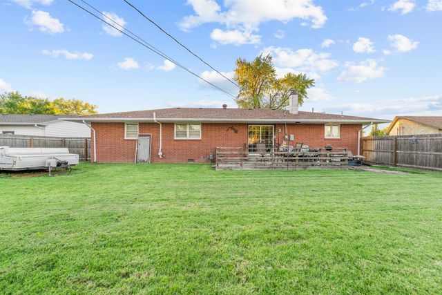 2745 Melanie Ln, Salina, KS 67401