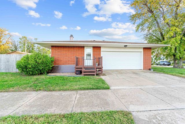 2745 Melanie Ln, Salina, KS 67401