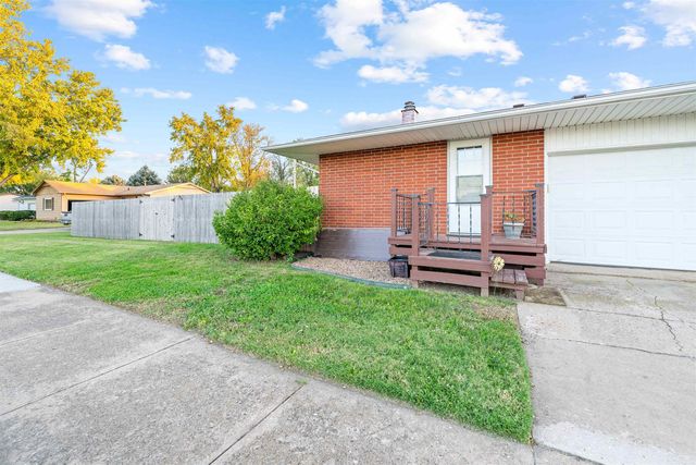 2745 Melanie Ln, Salina, KS 67401