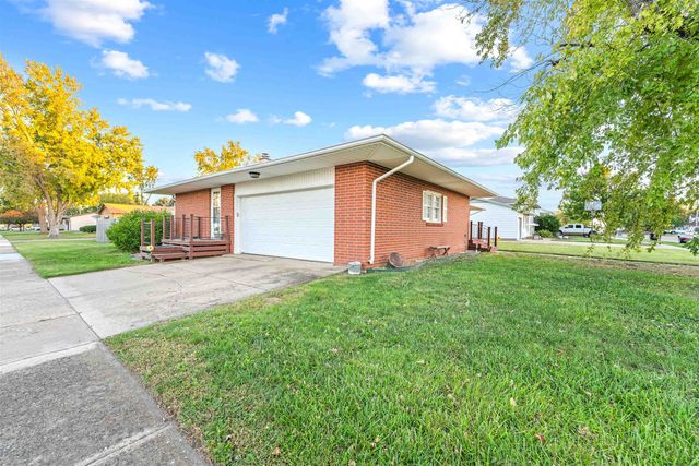 2745 Melanie Ln, Salina, KS 67401
