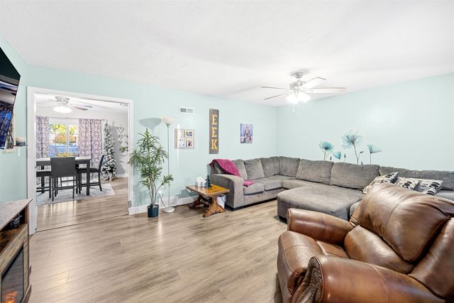 2745 Melanie Ln, Salina, KS 67401