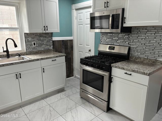 963 Maple Avenue, Schenectady, NY 12307