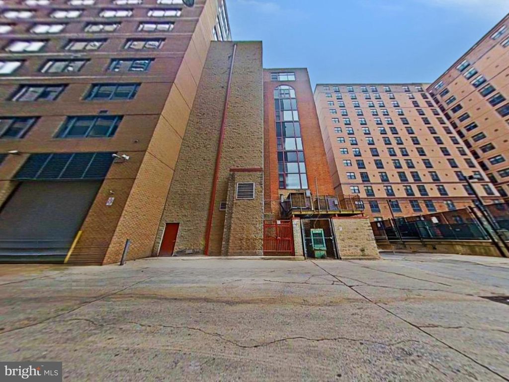 Image 3 of property listing at 22 S HOWARD ST #501, Baltimore, MD 21201