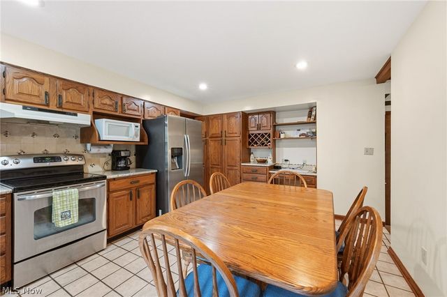 3965 Laurel Glenn Drive, Broadview Heights, OH 44147