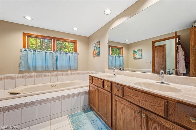 3965 Laurel Glenn Drive, Broadview Heights, OH 44147