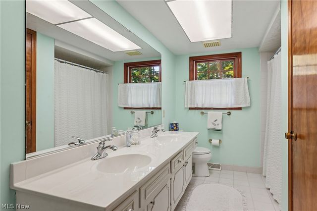 3965 Laurel Glenn Drive, Broadview Heights, OH 44147