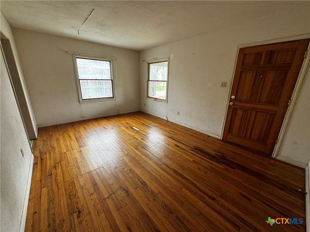 1010 S 17th Street, Temple, TX 76504