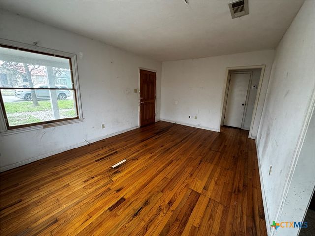 1010 S 17th Street, Temple, TX 76504