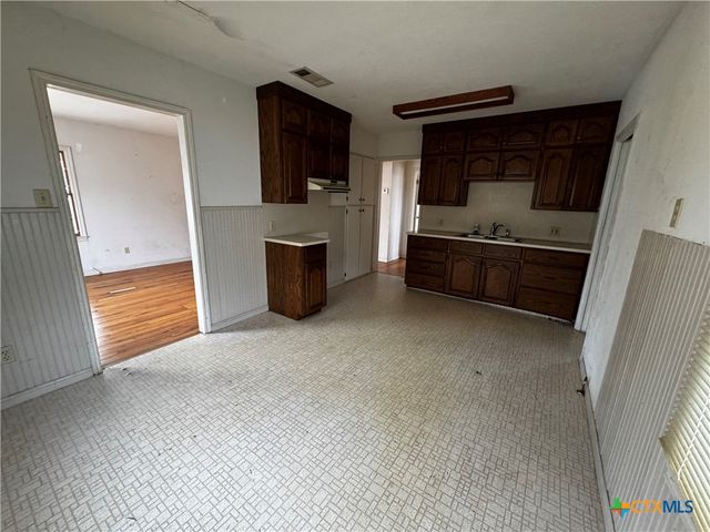 1010 S 17th Street, Temple, TX 76504