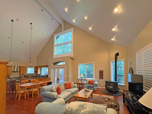 20015 Pine Mountain Drive, Groveland, CA 95321