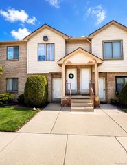 24128 Avon Lane, Clinton Charter Township, MI 48036