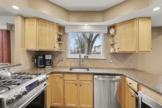 37781 Ladywood, Livonia, MI 48154