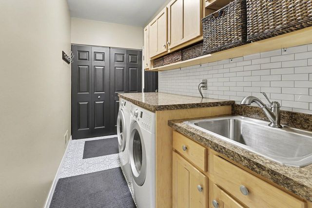 37781 Ladywood, Livonia, MI 48154