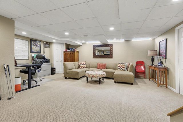 37781 Ladywood, Livonia, MI 48154