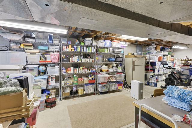 37781 Ladywood, Livonia, MI 48154