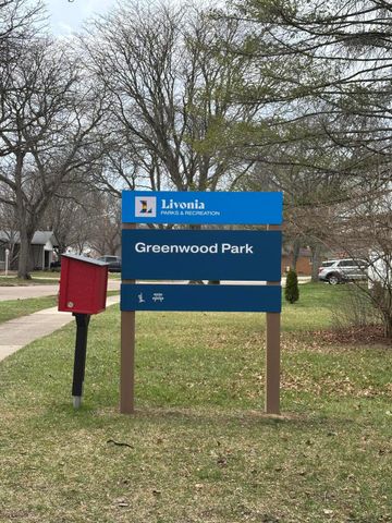 37781 Ladywood, Livonia, MI 48154