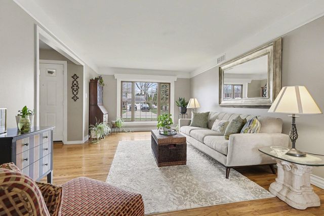 37781 Ladywood, Livonia, MI 48154