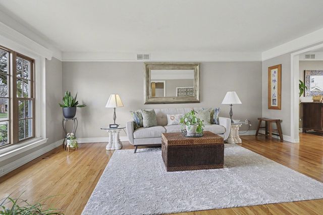 37781 Ladywood, Livonia, MI 48154