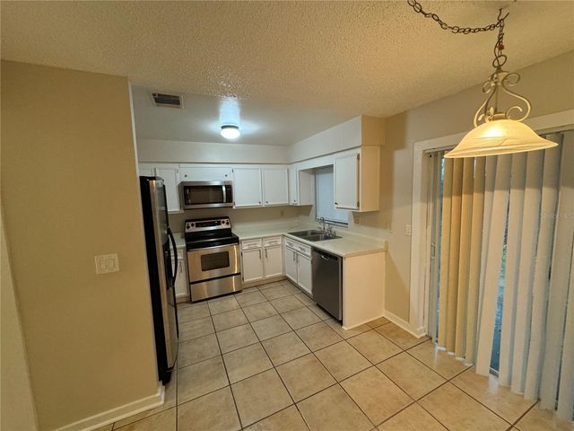 231 N DISSTON AVENUE, Clermont, FL 34711