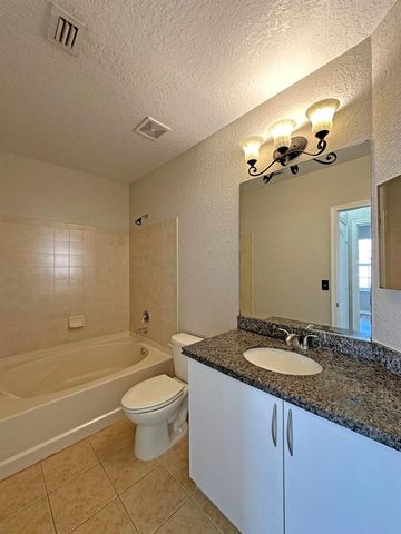 152 SW Peacock Boulevard 27-206, Port St. Lucie, FL 34986