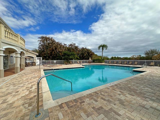 152 SW Peacock Boulevard 27-206, Port St. Lucie, FL 34986