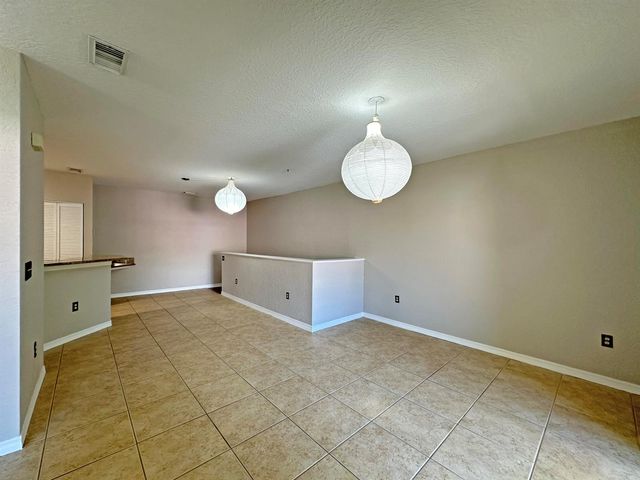 152 SW Peacock Boulevard 27-206, Port St. Lucie, FL 34986