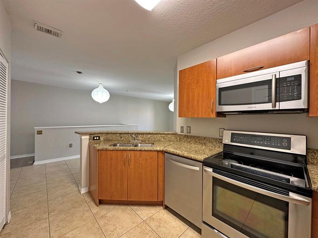 152 SW Peacock Boulevard 27-206, Port St. Lucie, FL 34986