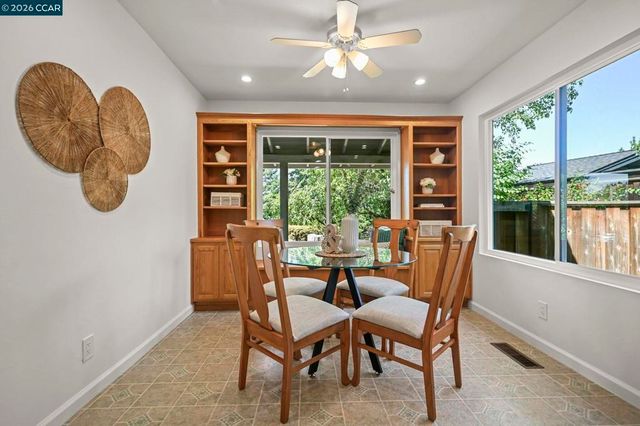 737 Sunflower Ct, Concord, CA 94518
