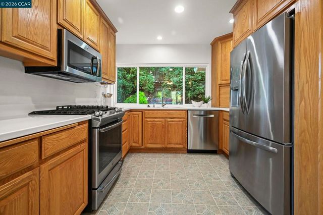 737 Sunflower Ct, Concord, CA 94518