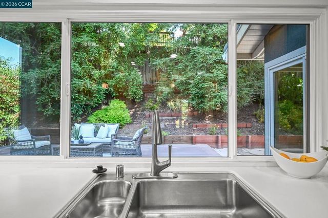 737 Sunflower Ct, Concord, CA 94518