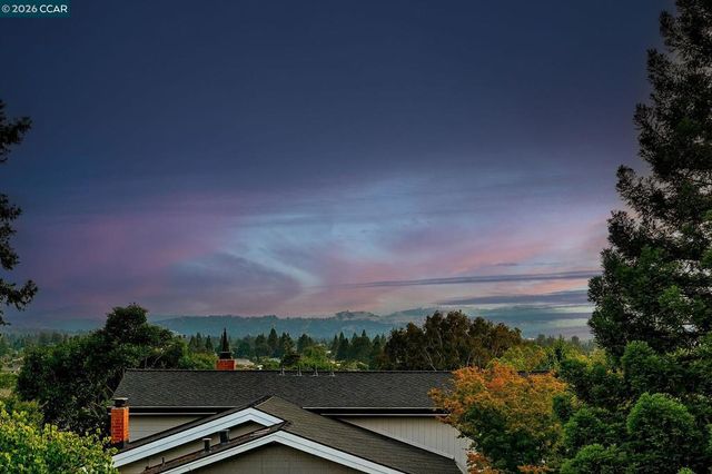 737 Sunflower Ct, Concord, CA 94518