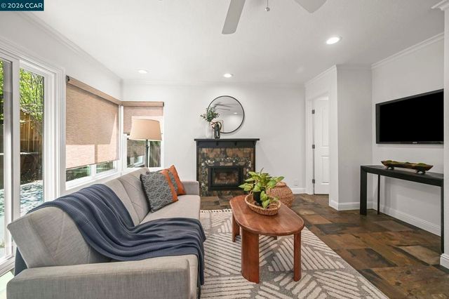 737 Sunflower Ct, Concord, CA 94518