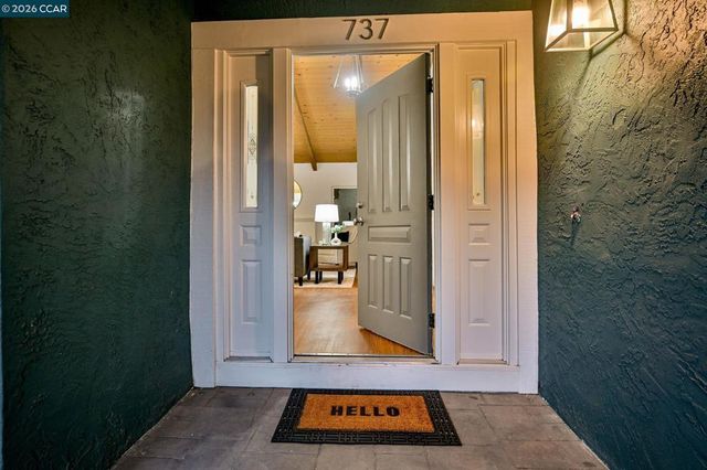 737 Sunflower Ct, Concord, CA 94518