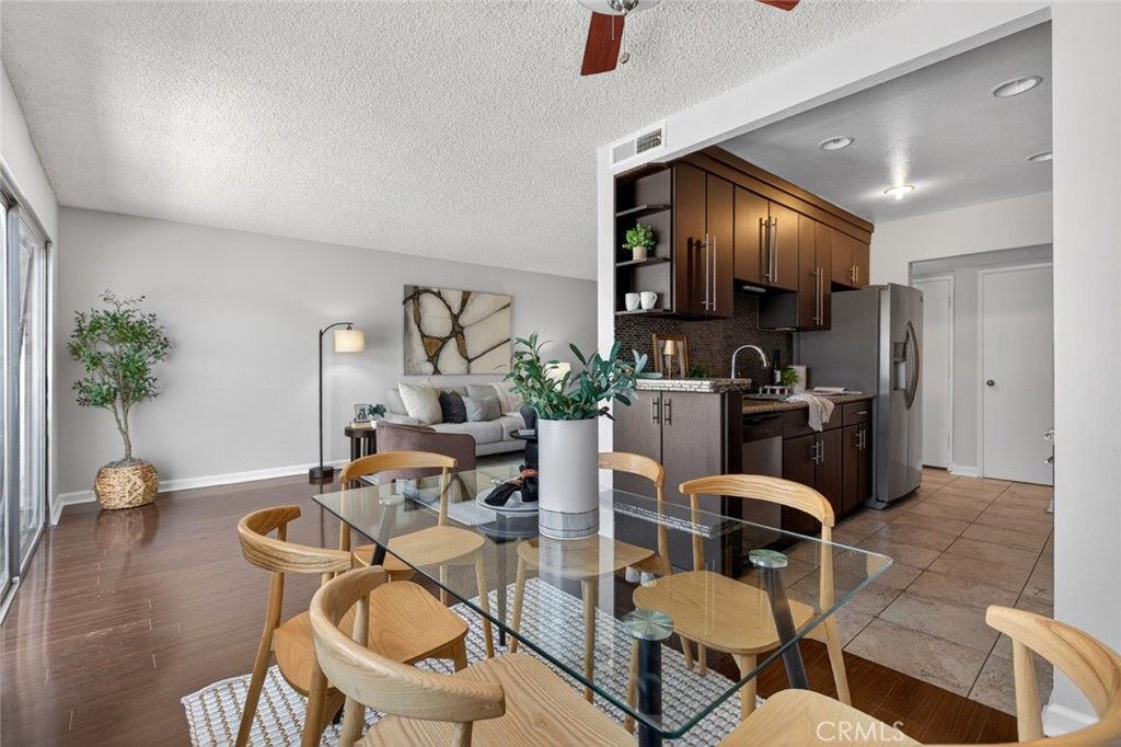 Image 1 of property listing at 5412 Lindley Avenue 322, Encino, CA 91316