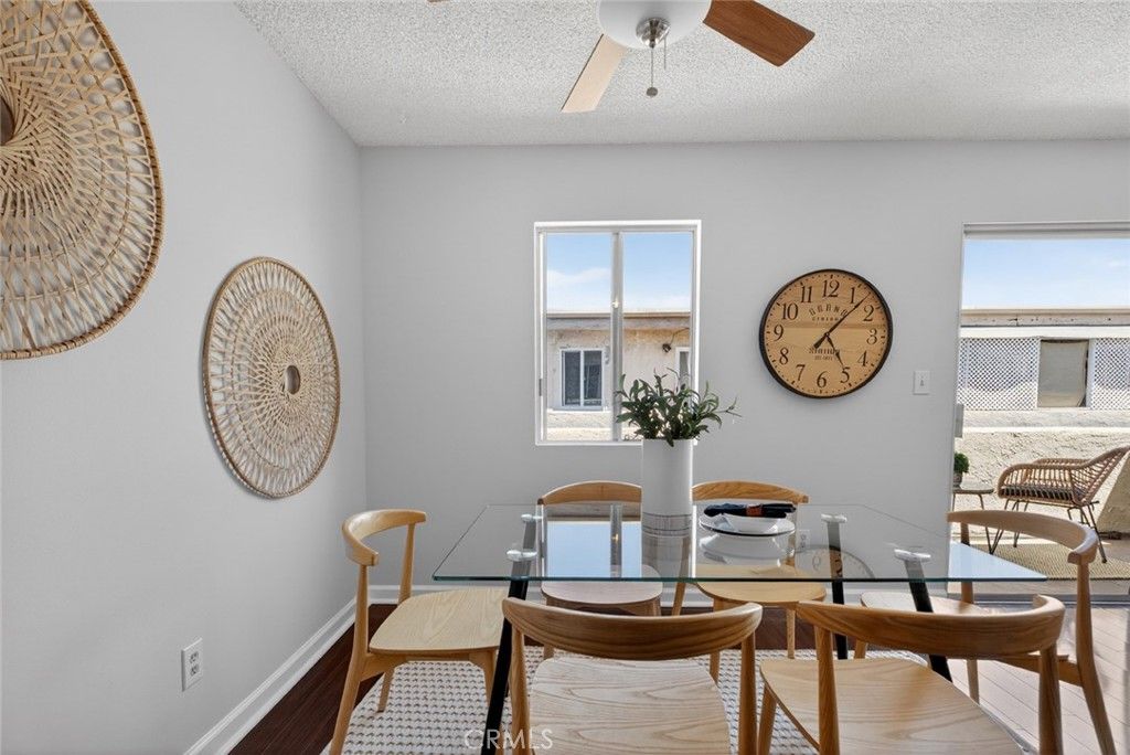Image 11 of property listing at 5412 Lindley Avenue 322, Encino, CA 91316