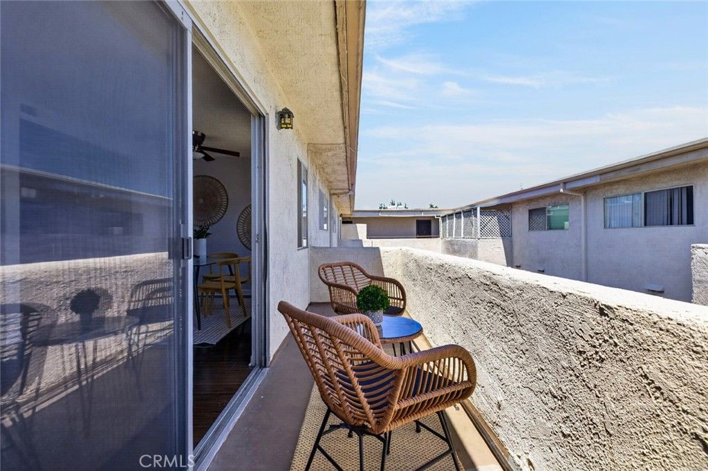 Image 17 of property listing at 5412 Lindley Avenue 322, Encino, CA 91316
